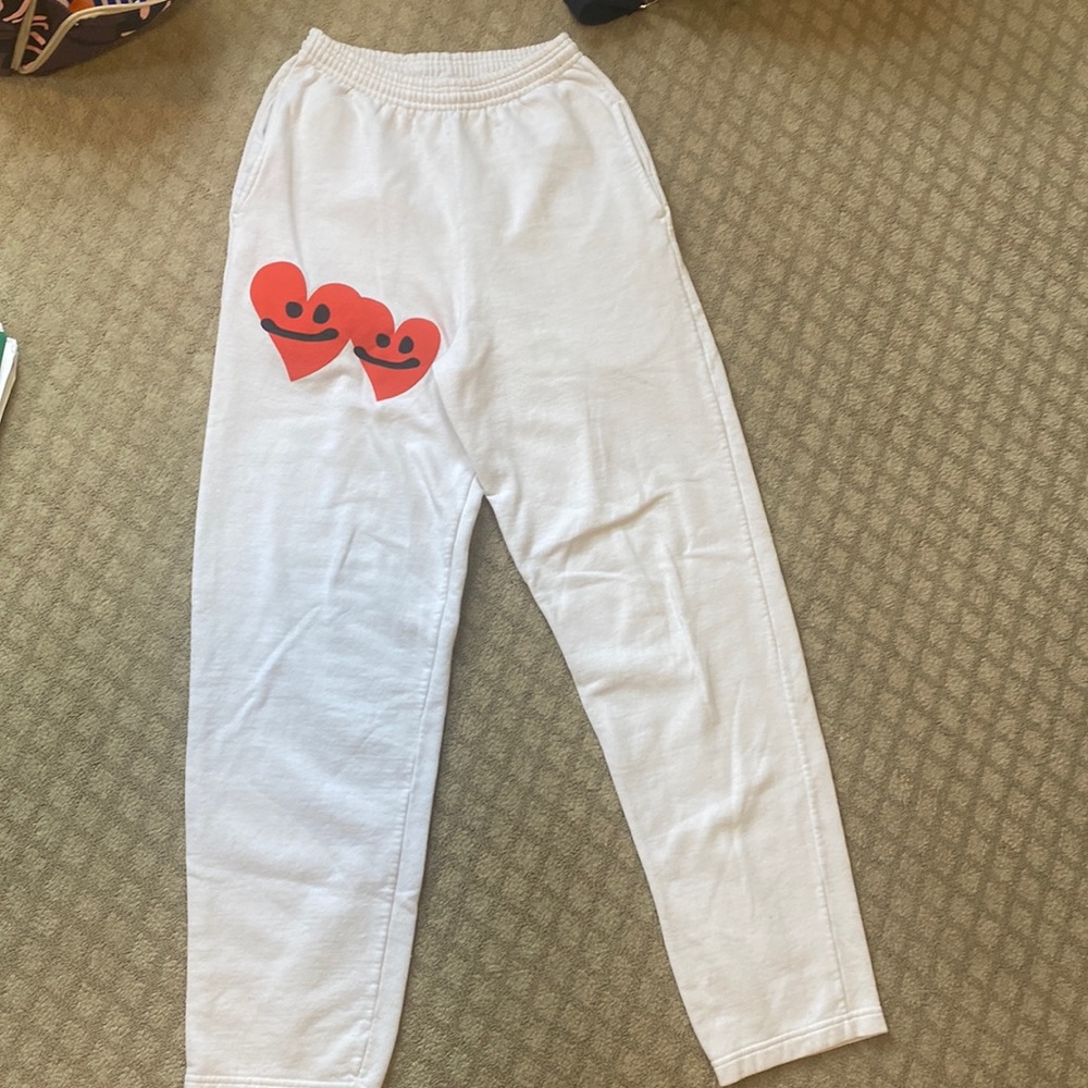 White heart sweats with pocket